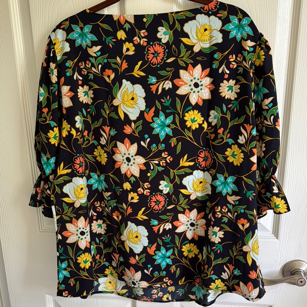 Ann Taylor Factory Navy background with multi color flowers Relaxed Blouse - Picture 3 of 3
